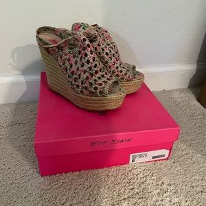 Betsy Johnson Wedges